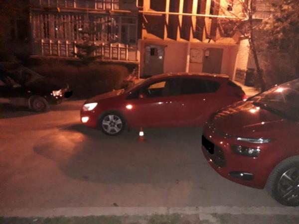 Во дворе многоэтажного дома иномарка сбила ребенка в Ставрополе